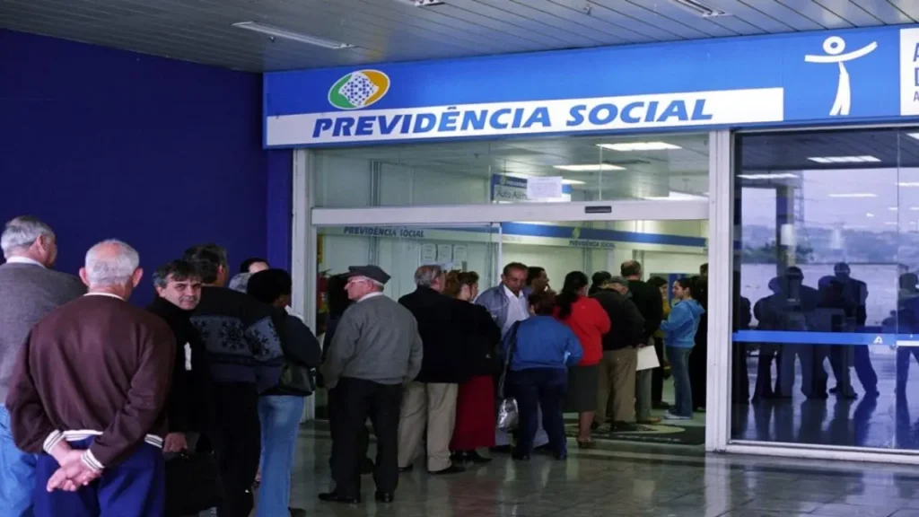 Câmara Aprova Projeto para Reduzir a Fila do INSS e Reajustar Remuneração de Forças de Segurança