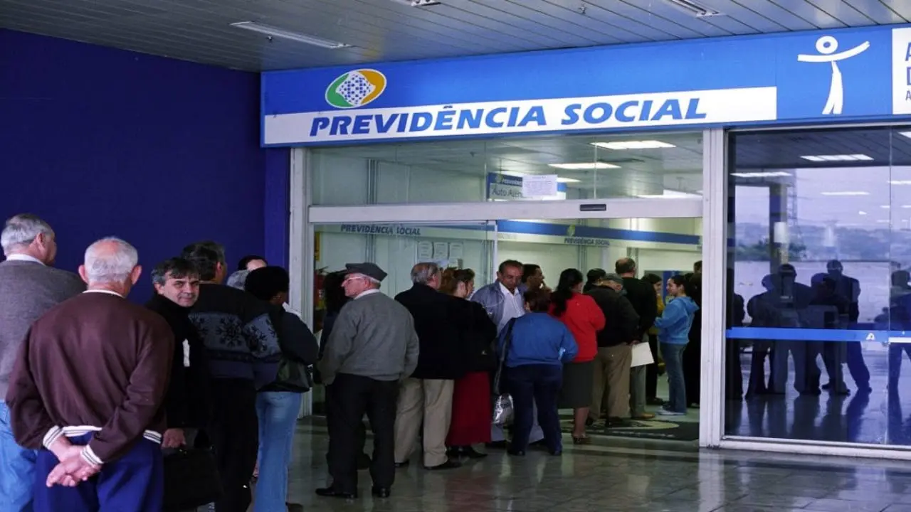 Câmara Aprova Projeto para Reduzir a Fila do INSS e Reajustar Remuneração de Forças de Segurança