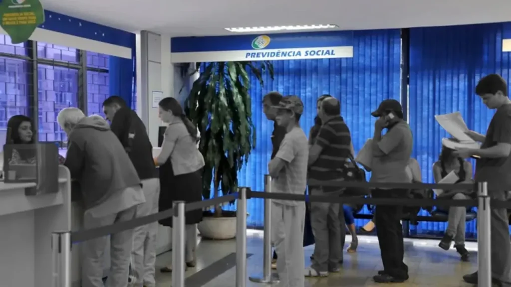 Lula Sanciona Lei para Redução de Filas no INSS e Reajusta Salários das Forças de Segurança do DF