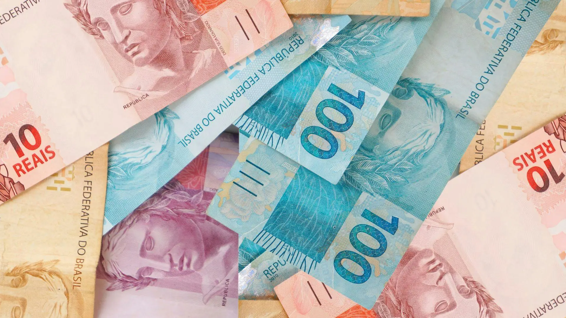 14º salário sofre alteração e pode ficar para 2023