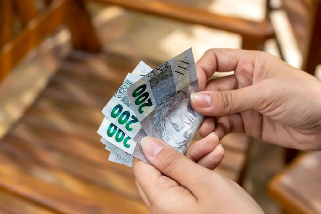 REAJUSTE DO SALÁRIO MÍNIMO E O IMPACTO NO CONSIGNADO.